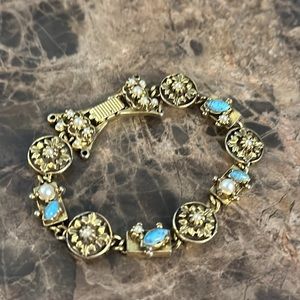 Vintage bracelet turquoise pearls exquisite piece from the 60’s popular bracelet